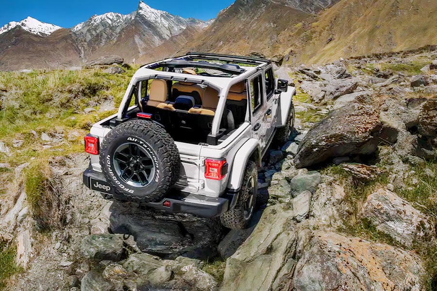 A Guide On How To Remove A Jeep Roof On Your Own - Just Jeep Blog