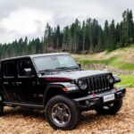 Black Jeep Gladiator