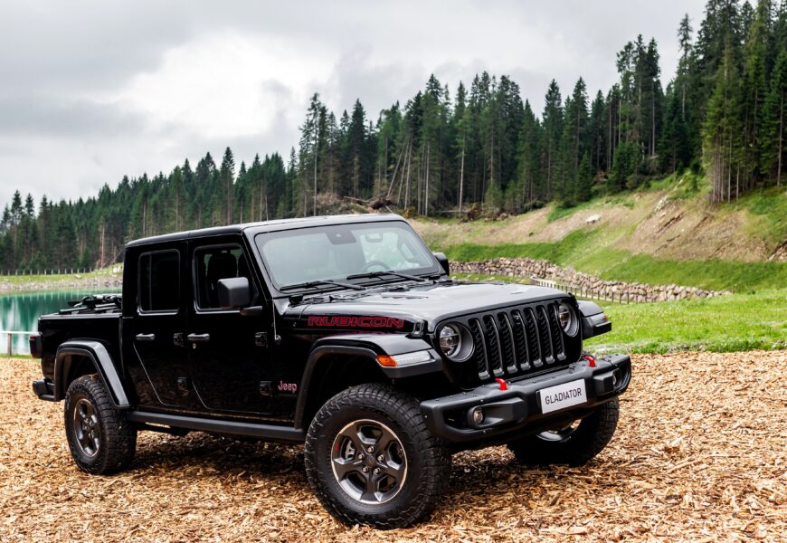 Black Jeep Gladiator