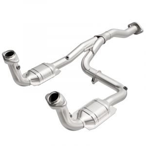 Magnaflow Direct Fit Catalytic Converter For 2005-07 Jeep Liberty KJ With 3.7L (Y-Pipe Assembly) 49186